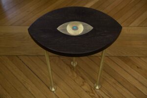 Bronze mat, or mat et chrome.