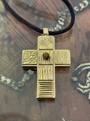 pendentif cross laiton et oeil de tigre